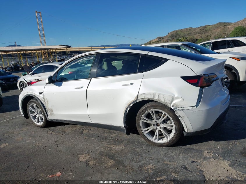 2023 Tesla Model Y Awd/Long Range Dual Motor All-Wheel Drive VIN: 7SAYGDEE0PF960363 Lot: 43803723