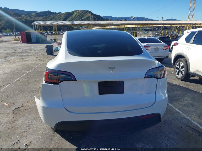 2023 Tesla Model Y Awd/Long Range Dual Motor All-Wheel Drive VIN: 7SAYGDEE0PF960363 Lot: 43803723