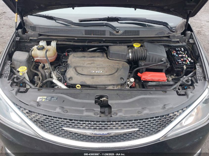 2017 Chrysler Pacifica Touring-L VIN: 2C4RC1BG8HR757017 Lot: 43803867