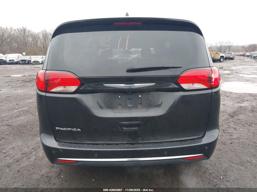 2017 Chrysler Pacifica Touring-L VIN: 2C4RC1BG8HR757017 Lot: 43803867