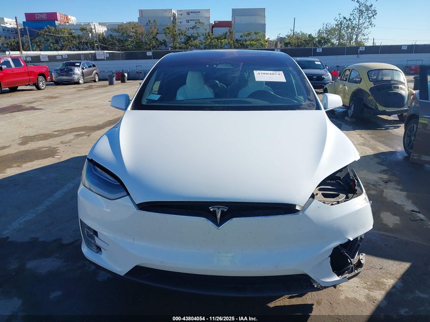 2018 Tesla Model X 100D/75D/P100D VIN: 5YJXCBE29JF090733 Lot: 43804054