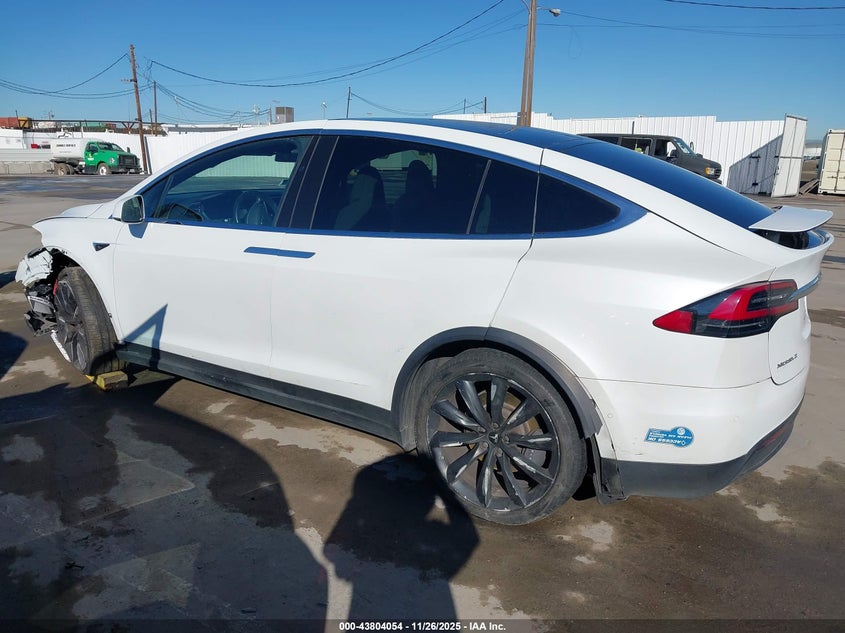2018 Tesla Model X 100D/75D/P100D VIN: 5YJXCBE29JF090733 Lot: 43804054