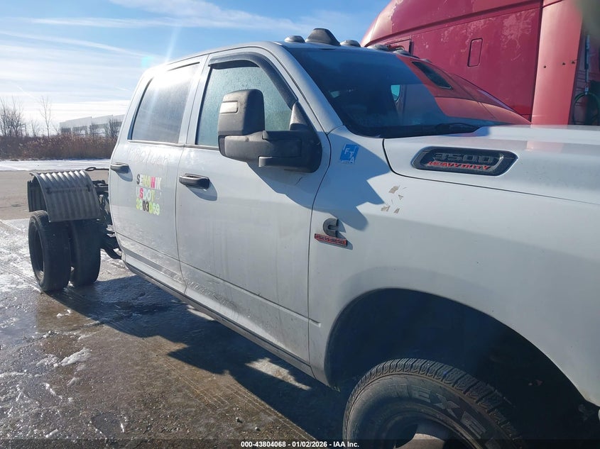 3C63RRGL9PG648621 2023 Ram 3500 Ram Tradesman 4X4 8' Box white