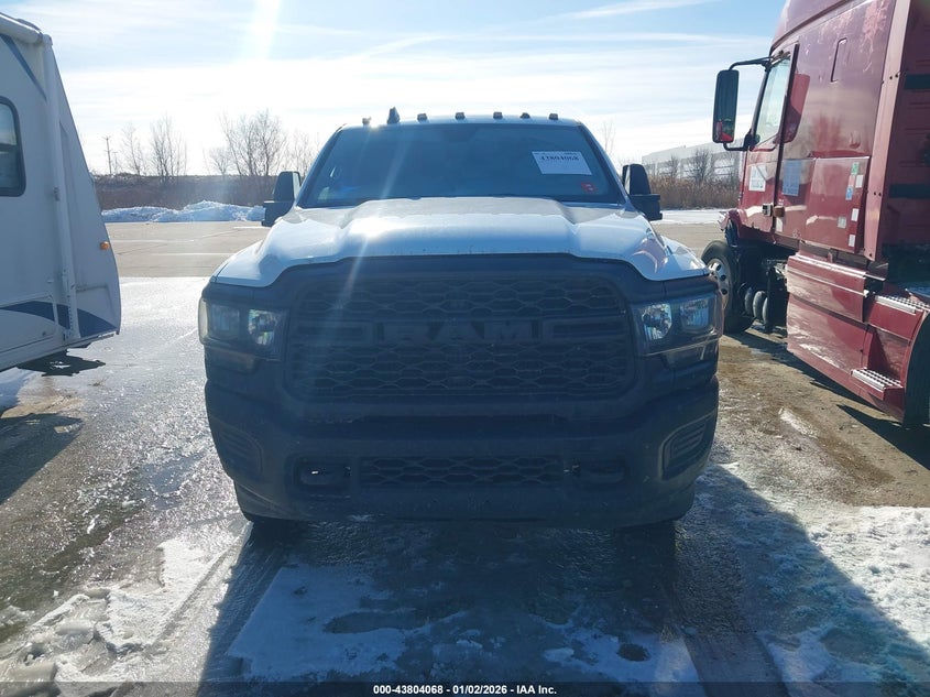 2023 Ram 3500 Ram Tradesman 4X4 8' Box white Lot 111043804068 Vin 3C63RRGL9PG648621