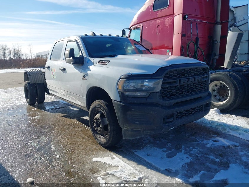 3C63RRGL9PG648621 2023 Ram 3500 Ram Tradesman 4X4 8' Box white