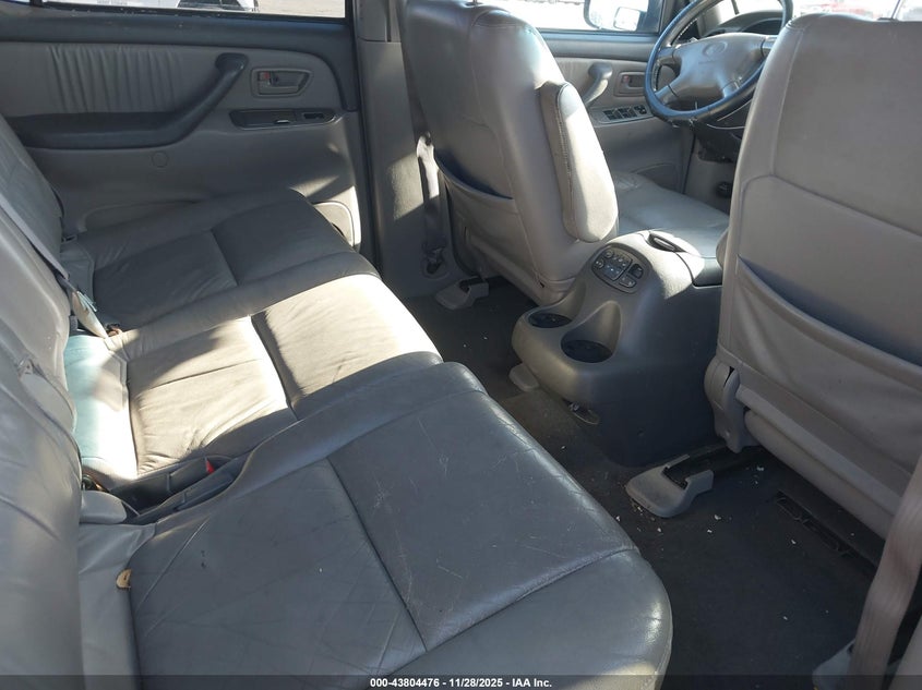 2001 Toyota Sequoia Limited V8 VIN: 5TDBT48A11S003945 Lot: 43804476