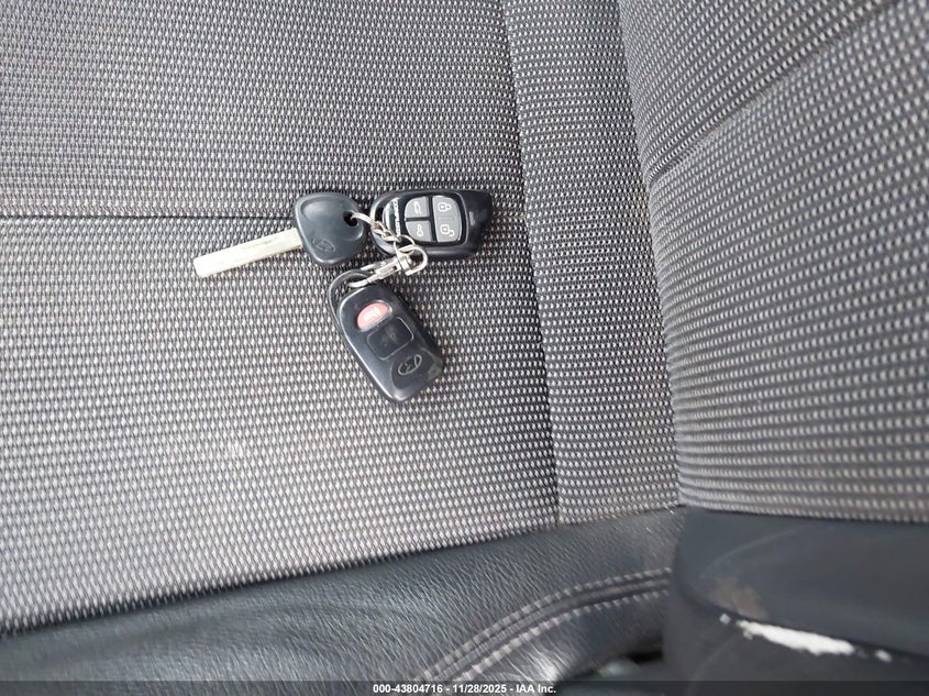 2013 Hyundai Veloster Base W/Black VIN: KMHTC6AD8DU126870 Lot: 43804716