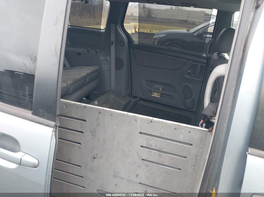 2008 Toyota Sienna VIN: 5TDZK22C88S212139 Lot: 43804747