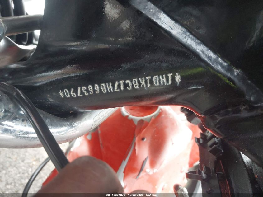 2017 Harley-Davidson Flhx Street Glide VIN: 1HD1KBC17HB663790 Lot: 43804875