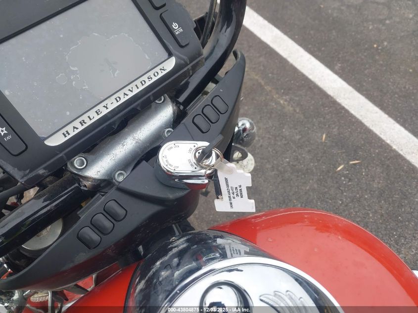 2017 Harley-Davidson Flhx Street Glide VIN: 1HD1KBC17HB663790 Lot: 43804875