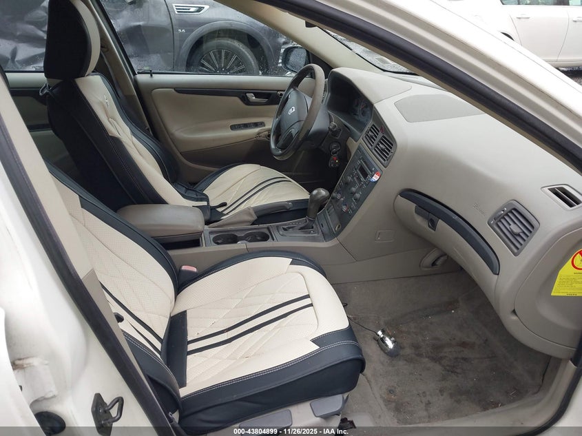 YV1SW61R412105454 2001 VOLVO V70 photo no. 5