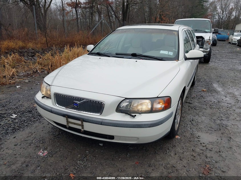 2001 Volvo V70 2.4/2.4 M Sr (Discontinued) VIN: YV1SW61R412105454 Lot: 43804899