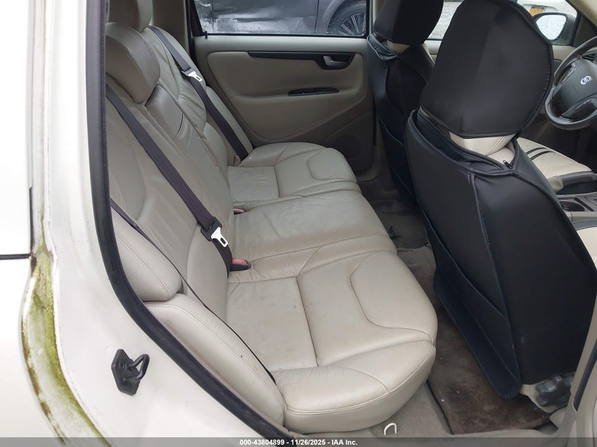 2001 Volvo V70 2.4/2.4 M Sr (Discontinued) VIN: YV1SW61R412105454 Lot: 43804899