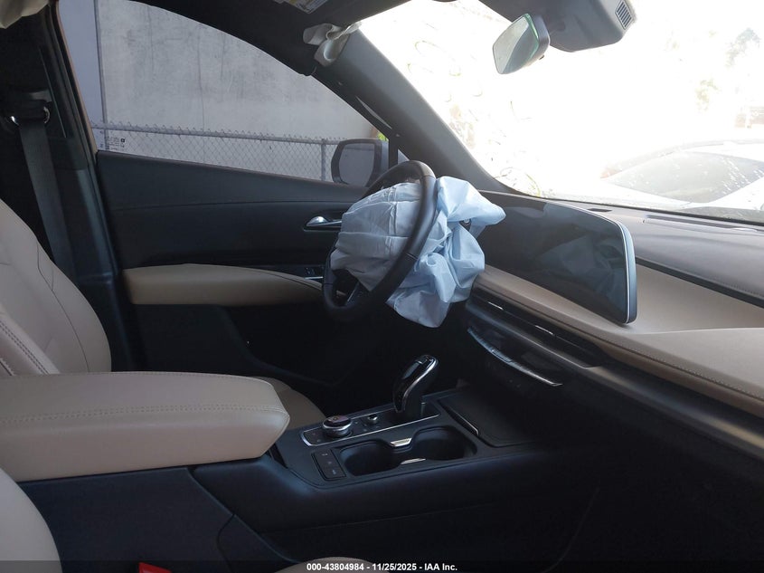 1GYAZAR45RF244379 2024 CADILLAC XT4 photo no. 5