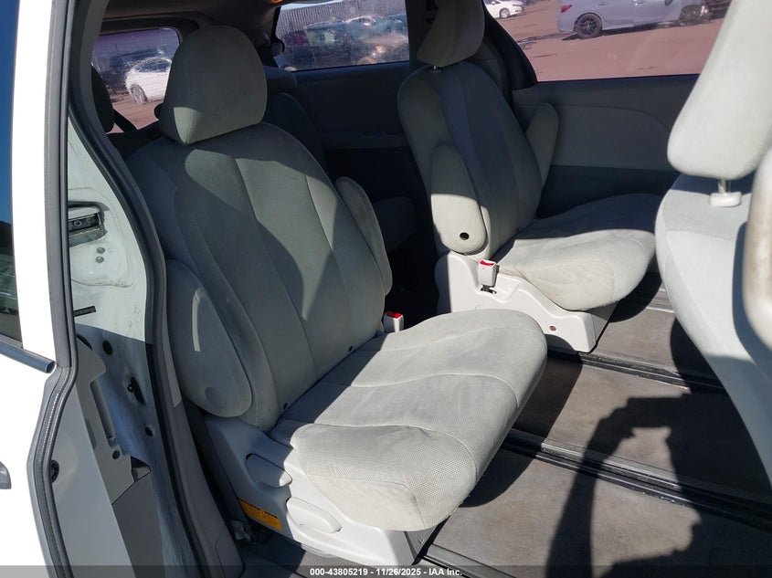 2011 Toyota Sienna Base V6 VIN: 5TDZK3DC5BS044504 Lot: 43805219