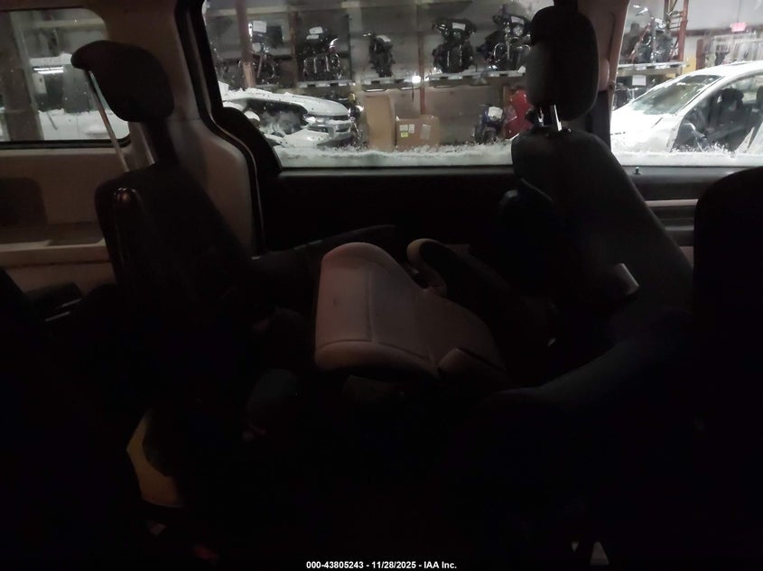 2010 Dodge Grand Caravan Se VIN: 2D4RN4DE2AR327063 Lot: 43805243