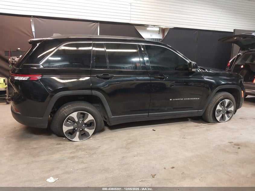 JEEP GRAND CHEROKEE 4XE - zdjęcie 13
