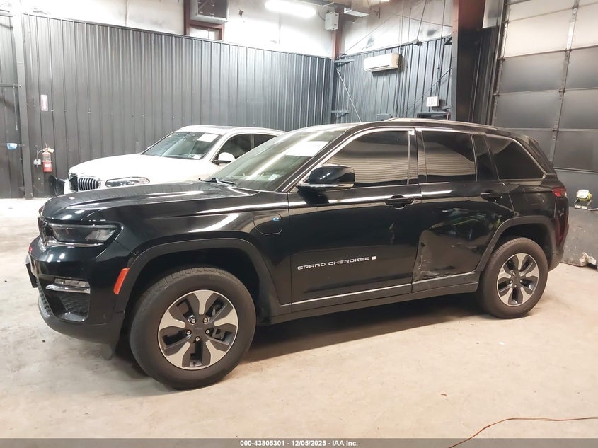 JEEP GRAND CHEROKEE 4XE - zdjęcie 14