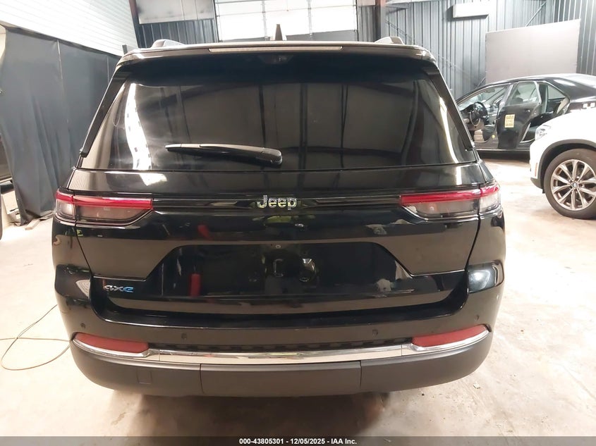 JEEP GRAND CHEROKEE 4XE - zdjęcie 16