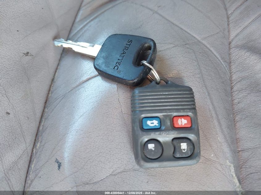 2002 Mercury Grand Marquis Ls VIN: 2MEFM75W32X617609 Lot: 43805441