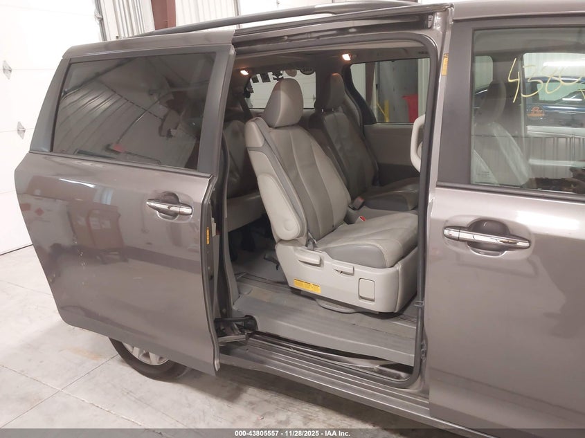 2013 Toyota Sienna Limited V6 7 Passenger VIN: 5TDYK3DC3DS347859 Lot: 43805557