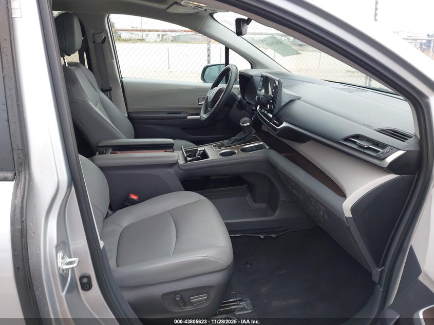 5TDYRKEC3RS196517 2024 TOYOTA SIENNA photo no. 5
