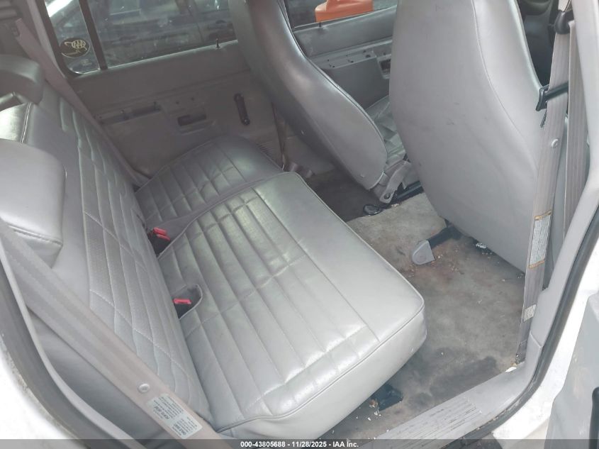 1998 Ford Explorer VIN: 1FMZU32XWUD40674 Lot: 43805688