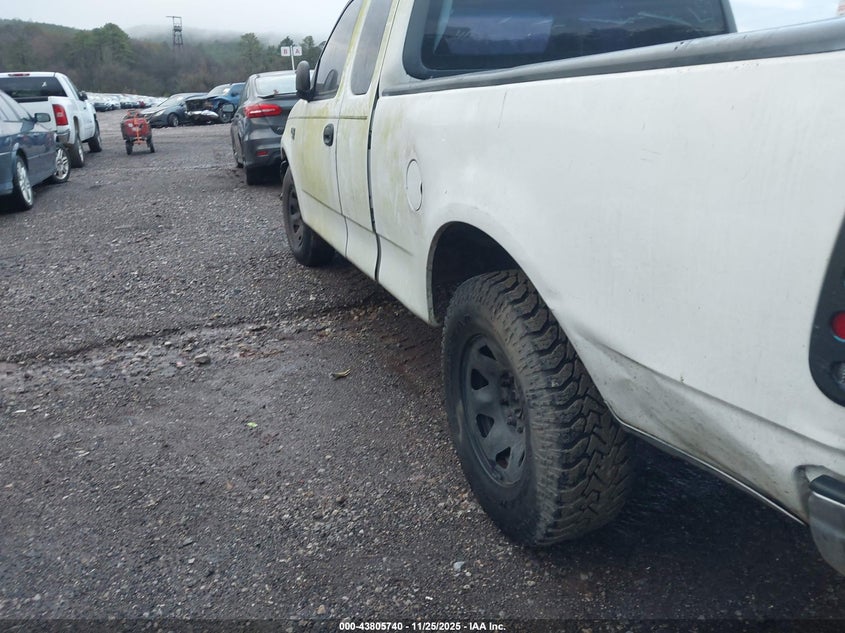 1999 Ford F-250 Lariat/Work Series/Xl/Xlt VIN: 1FTRX27L2XNA43802 Lot: 43805740