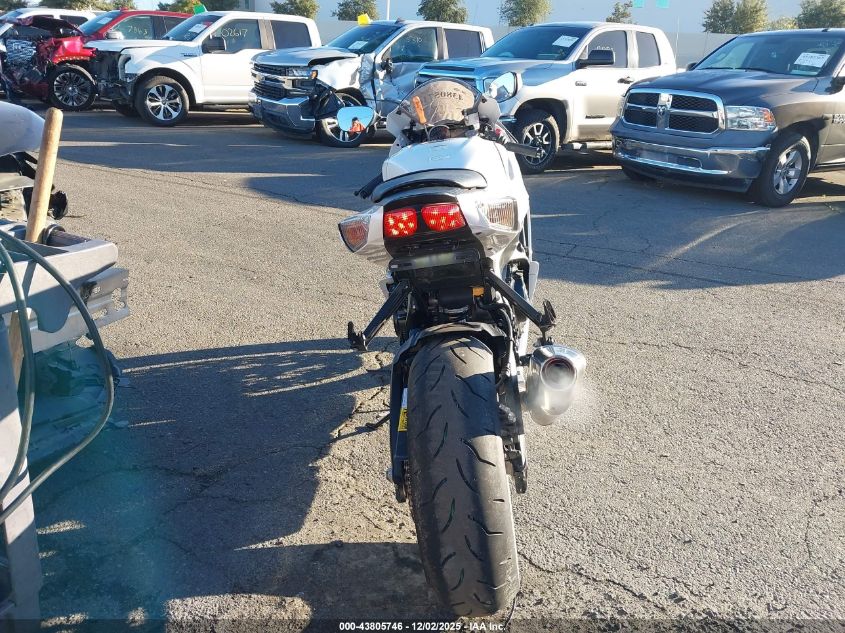 2019 Suzuki Gsx-R600 VIN: JS1GN7FA2K7100243 Lot: 43805746