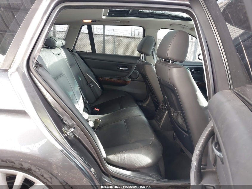 2008 BMW 328Xi VIN: WBAVT73558FZ37235 Lot: 43805825