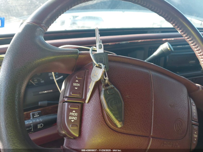 1994 Buick Park Avenue Ultra VIN: 1G4CU5219R1608686 Lot: 43805837