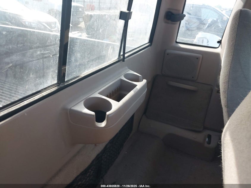 1998 Mazda B2500 Se VIN: 4F4YR16C3WTM32015 Lot: 43805928