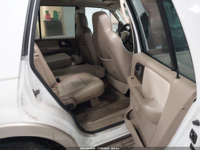 2005 Ford Expedition Eddie Bauer/King Ranch VIN: 1FMFU18535LA58674 Lot: 43805998