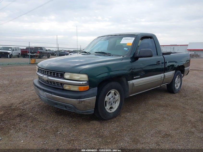 1GCEC14V22Z122785 2002 CHEVROLET SILVERADO photo no. 2