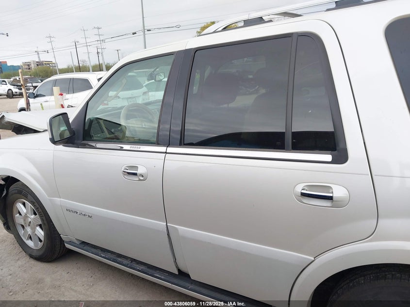 2005 Lincoln Navigator VIN: 5LMFU27505LJ16163 Lot: 43806059