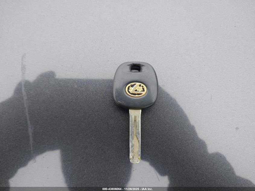 2003 Lexus Is 300 VIN: JTHBD192030069703 Lot: 43806064