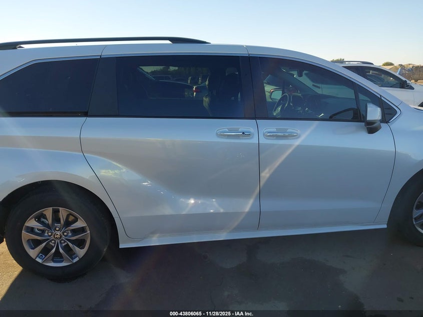 2025 Toyota Sienna Xle VIN: 5TDYRKEC8SS267880 Lot: 43806065