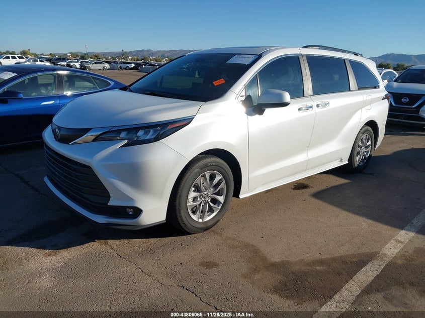 5TDYRKEC8SS267880 2025 TOYOTA SIENNA photo no. 2