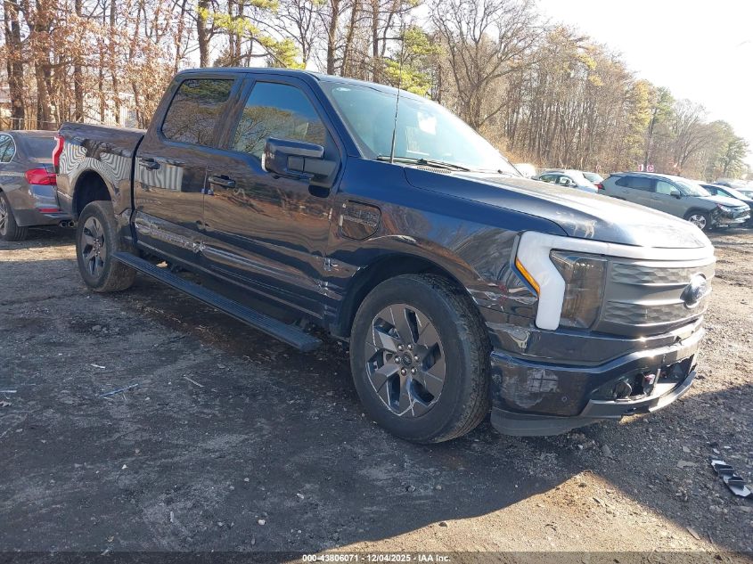 FORD F-150 LARIAT