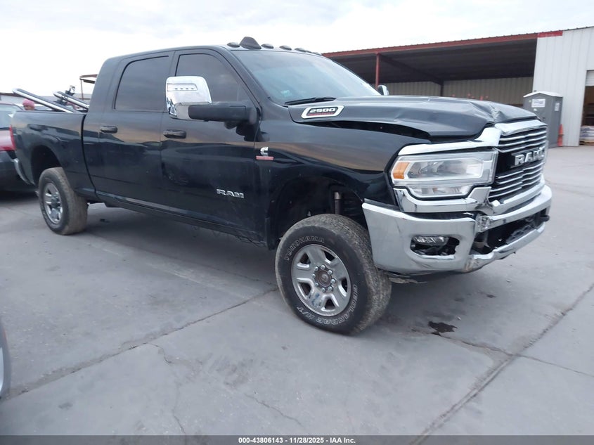RAM 2500 LARAMIE CREW CAB 4X4 6 4 BOX