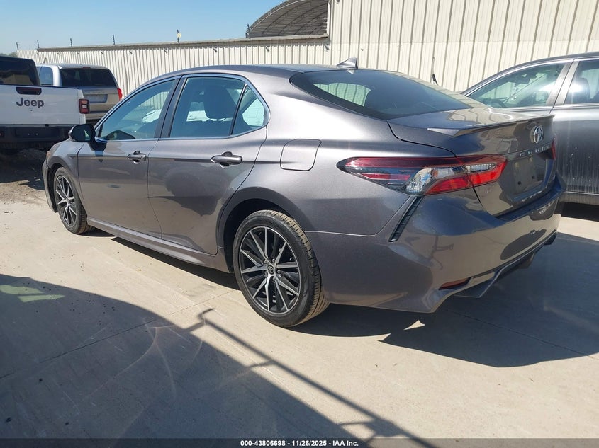 4T1G11AK3NU073053 2022 TOYOTA CAMRY photo no. 3