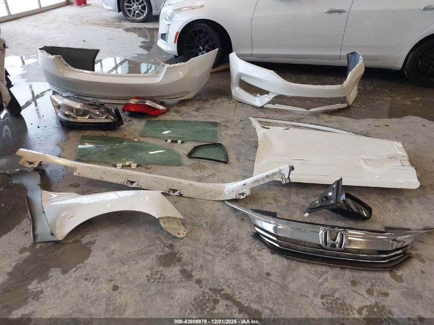 2017 Honda Accord Sport VIN: 1HGCR2F5XHA032723 Lot: 43806978