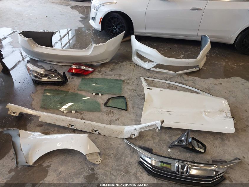 2017 Honda Accord Sport VIN: 1HGCR2F5XHA032723 Lot: 43806978