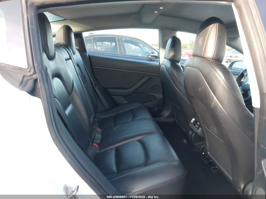 2022 Tesla Model 3 Rear-Wheel Drive VIN: 5YJ3E1EAXNF256970 Lot: 43806981