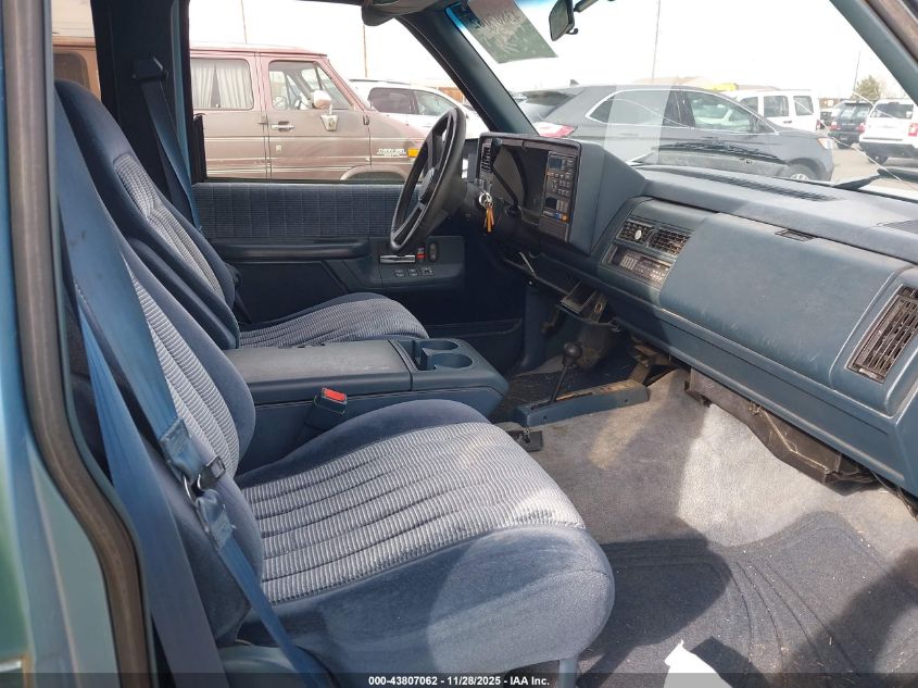 1GKFK16K4PJ740727 1993 GMC SUBURBAN photo no. 5