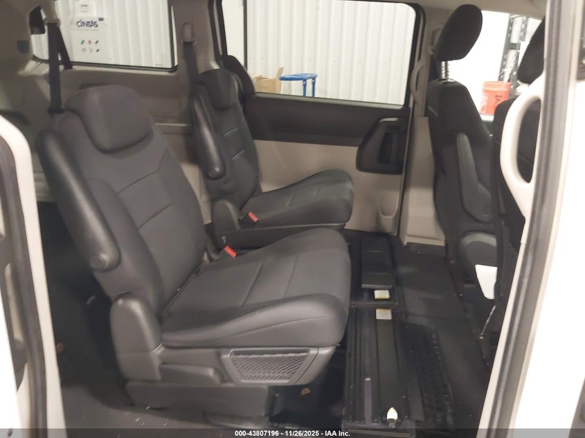 2010 Dodge Grand Caravan Se VIN: 2D4RN4DE5AR184979 Lot: 43807196