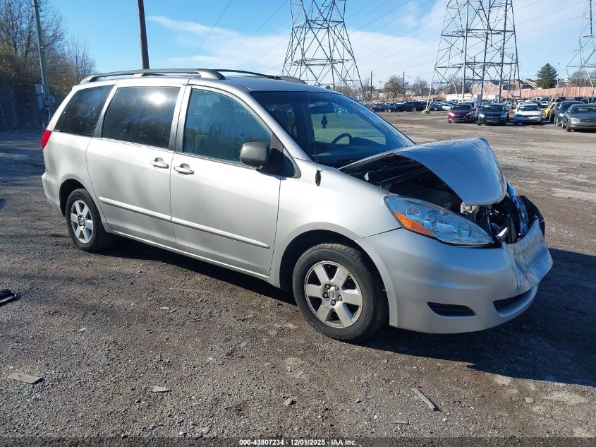 TOYOTA SIENNA LE