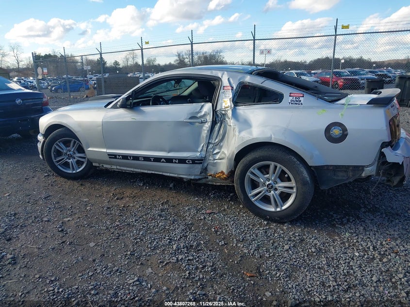 2005 Ford Mustang V6 Deluxe/V6 Premium VIN: 1ZVFT80N555156845 Lot: 43807268