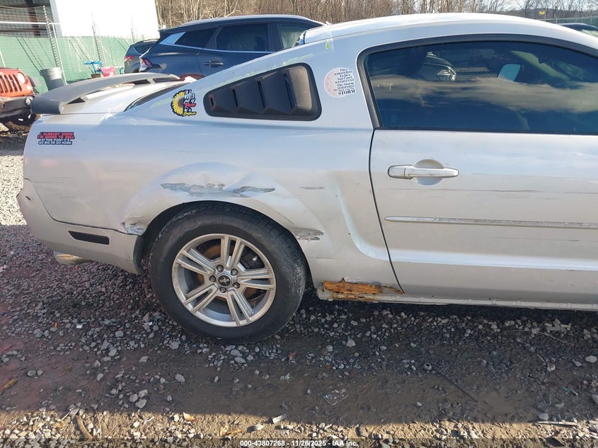 2005 Ford Mustang V6 Deluxe/V6 Premium VIN: 1ZVFT80N555156845 Lot: 43807268