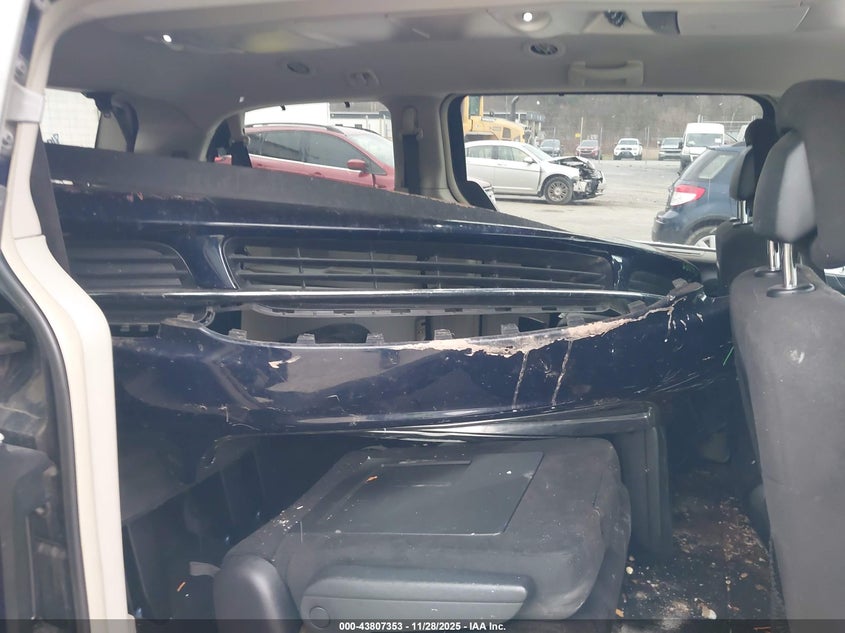 2015 Chrysler Town & Country Touring VIN: 2C4RC1BG8FR665225 Lot: 43807353